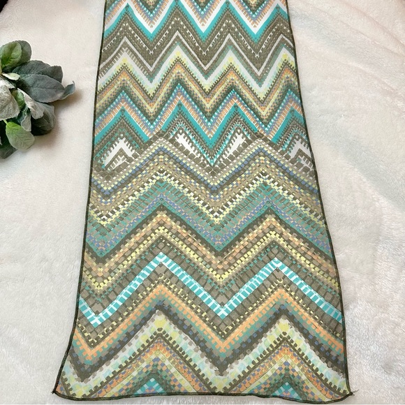 MULTICOLOR Chevron Rectangular Scarf - Picture 4 of 4